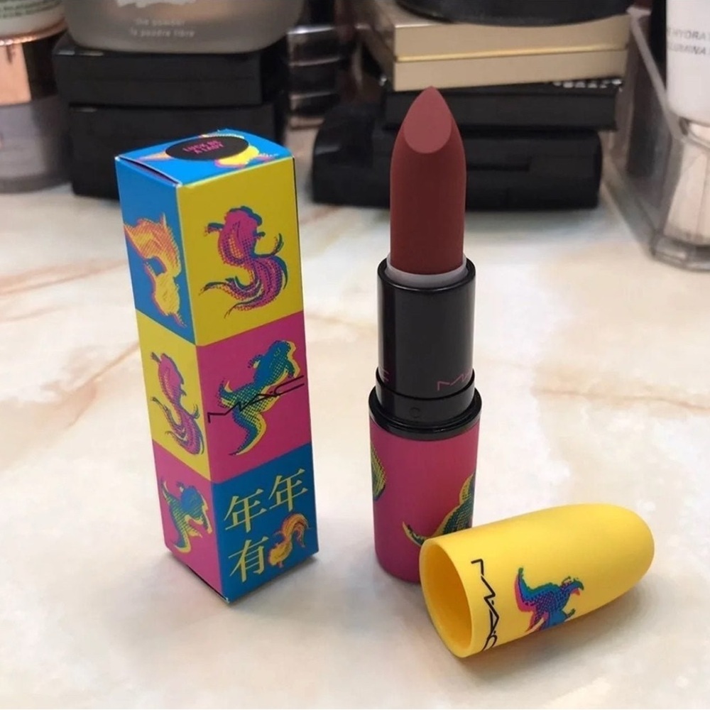MAC ~ ‘LUCK BE A LADY’ 2021 Moon Masterpiece Lipstick ~ LE, FS, & RARE ~ NIB - Picture 15 of 16